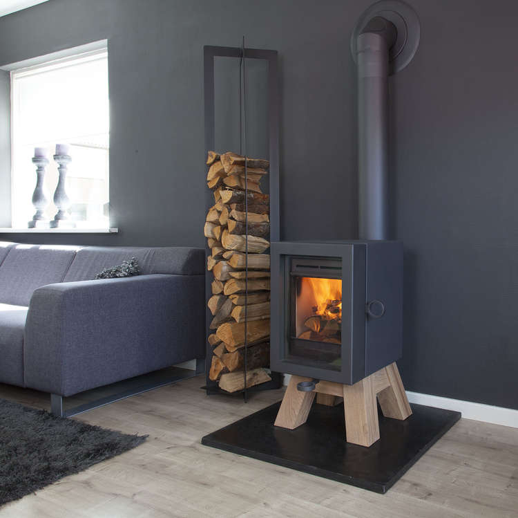 Wanders Oak Stove with a Wood Base