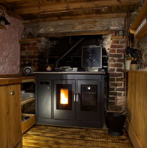Klover Traditional Smart 120 Wood Pellet Stove with Hob Cover in Blacks
