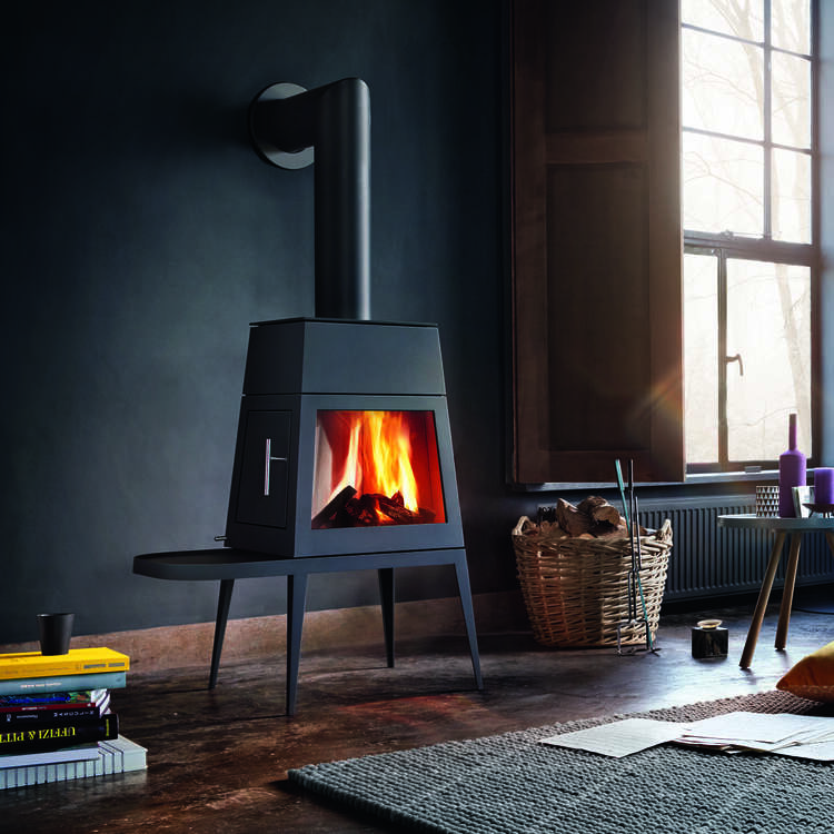 Skantherm Shaker Stove with door on the left and short bench.